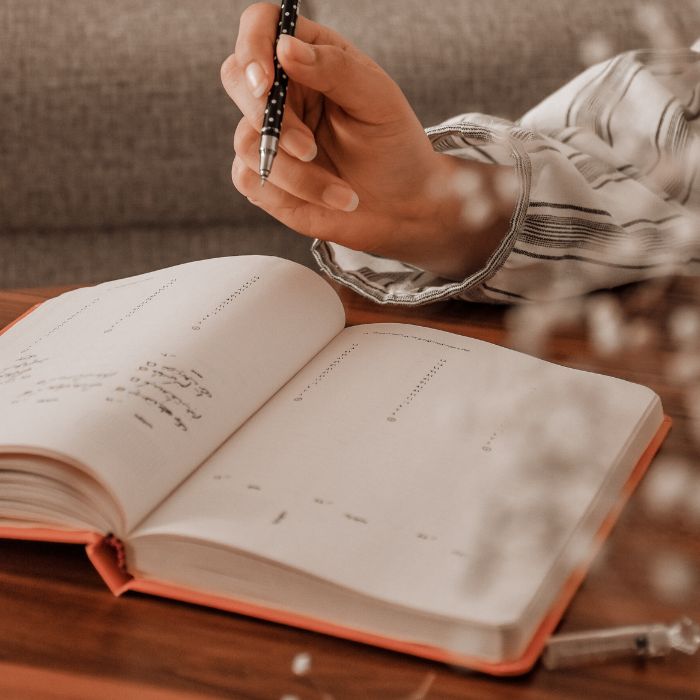 Agendele de piele personalizate prin tehnica imprimării UV - Atelier Magic