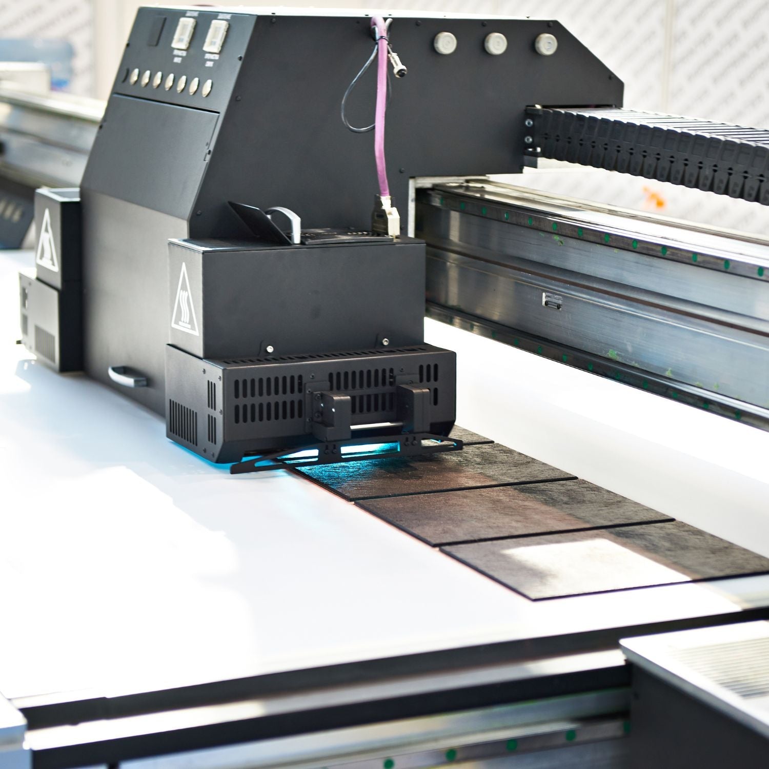 Descoperiți Avantajele Revoluționare ale Printării UV cu Atelier Magic - Atelier Magic
