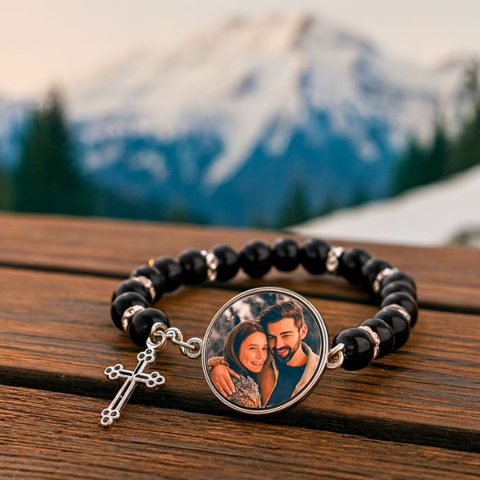 Brățară cu Mărgele negre și Cruciuliță Personalizabilă - Atelier Magic