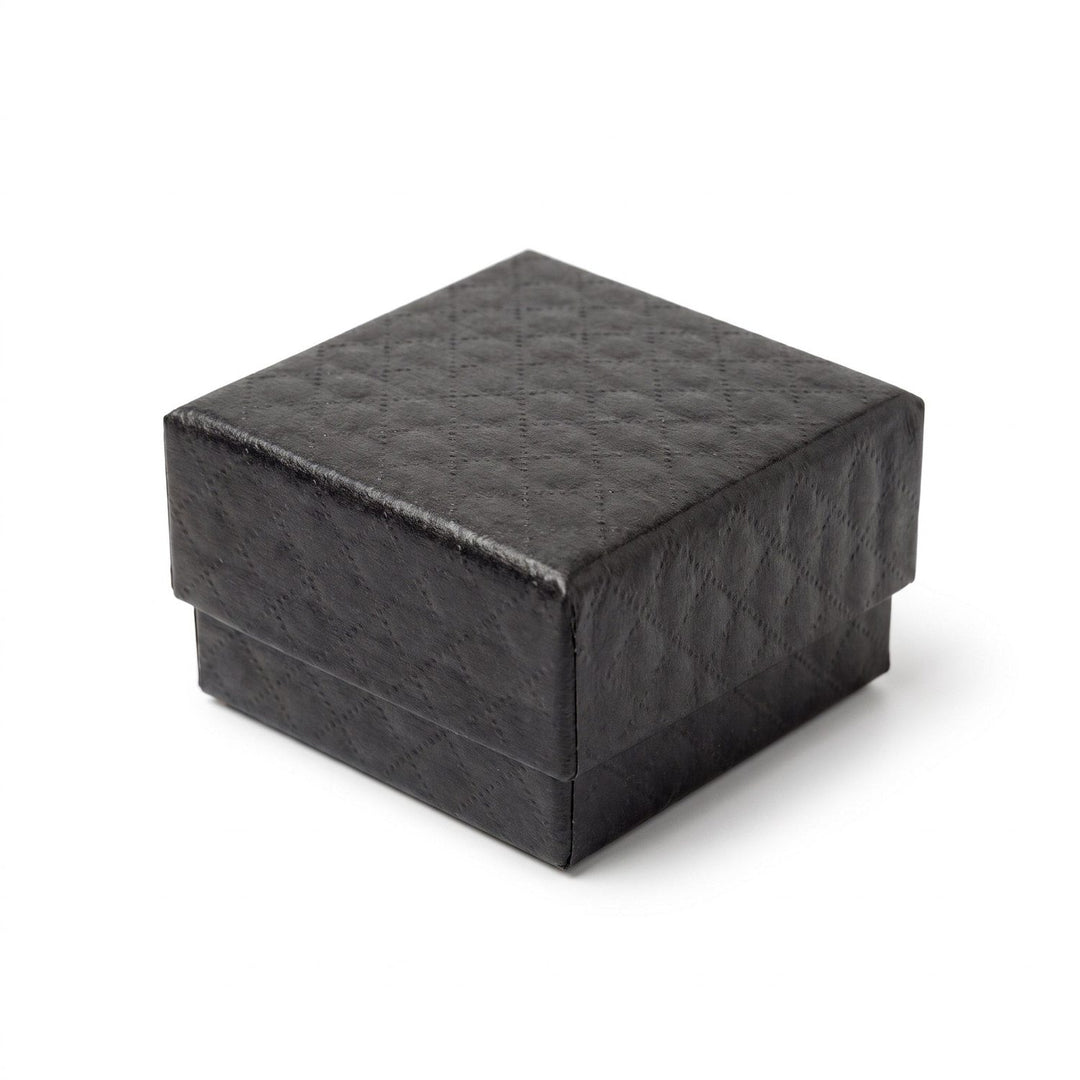 Cutie de carton negru inclusă pentru colierul cub personalizat