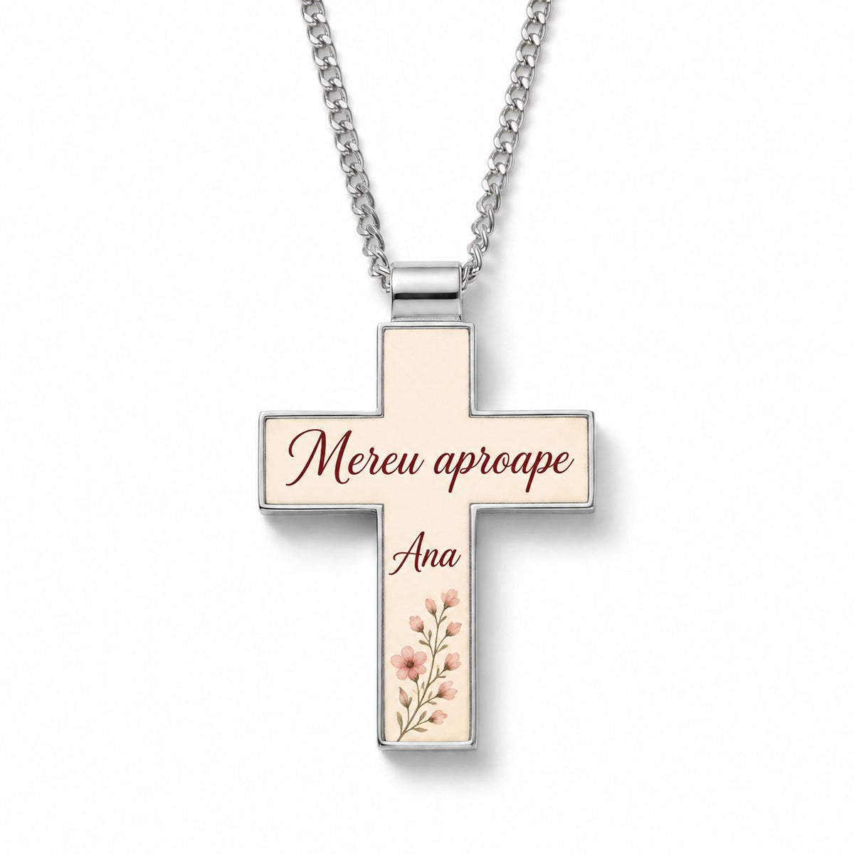 Colier metalic cruce personalizat cu mesajul Mereu aproape și numele Ana – simulare
