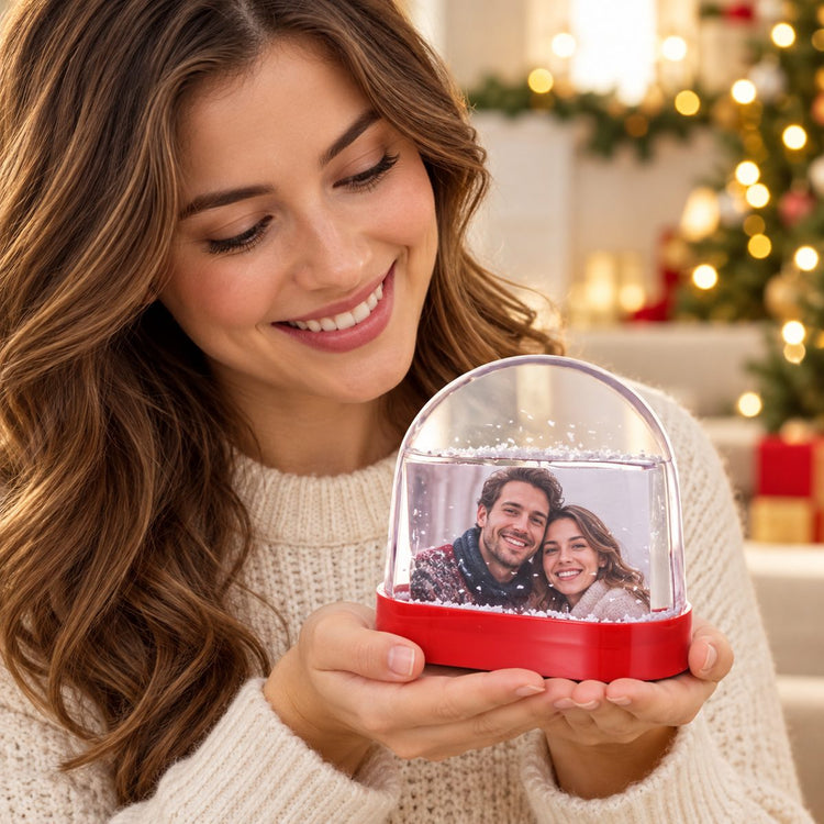 Glob foto semirotund personalizat cu zăpadă – 2 fotografii - Atelier Magic