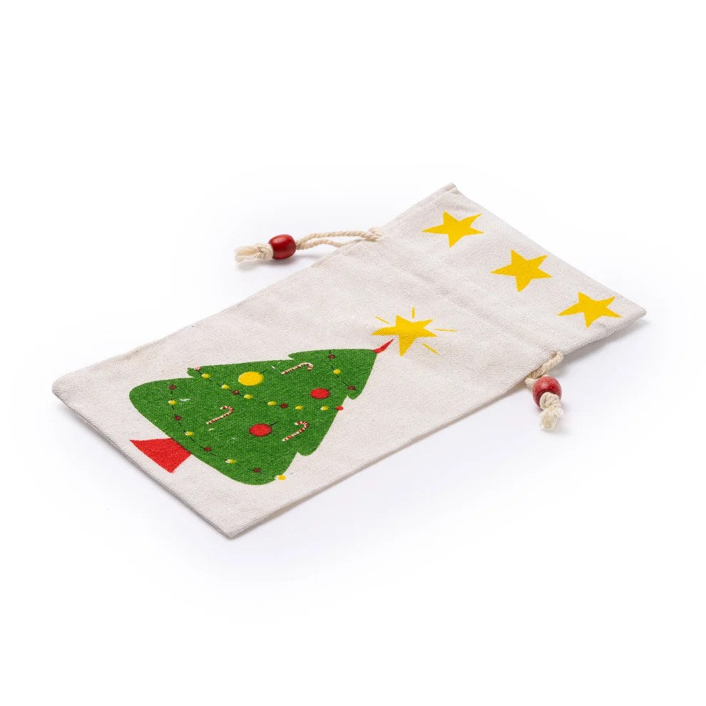 Săculeț cadou din bumbac natur cu brad de Crăciun, stele și șnur cu mărgele roșii, 13 × 23,5 cm