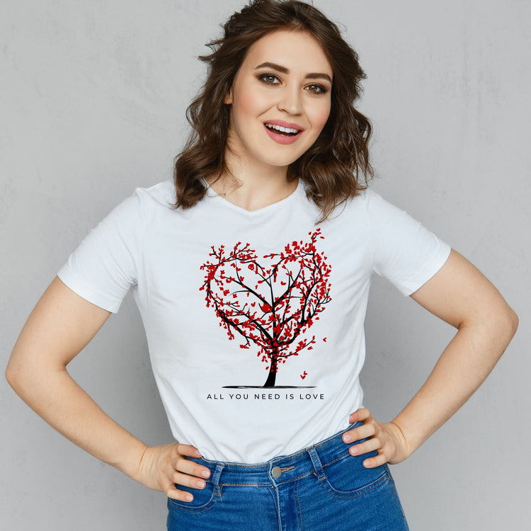Tricou "all you need is love" - Cadouri Personalizate