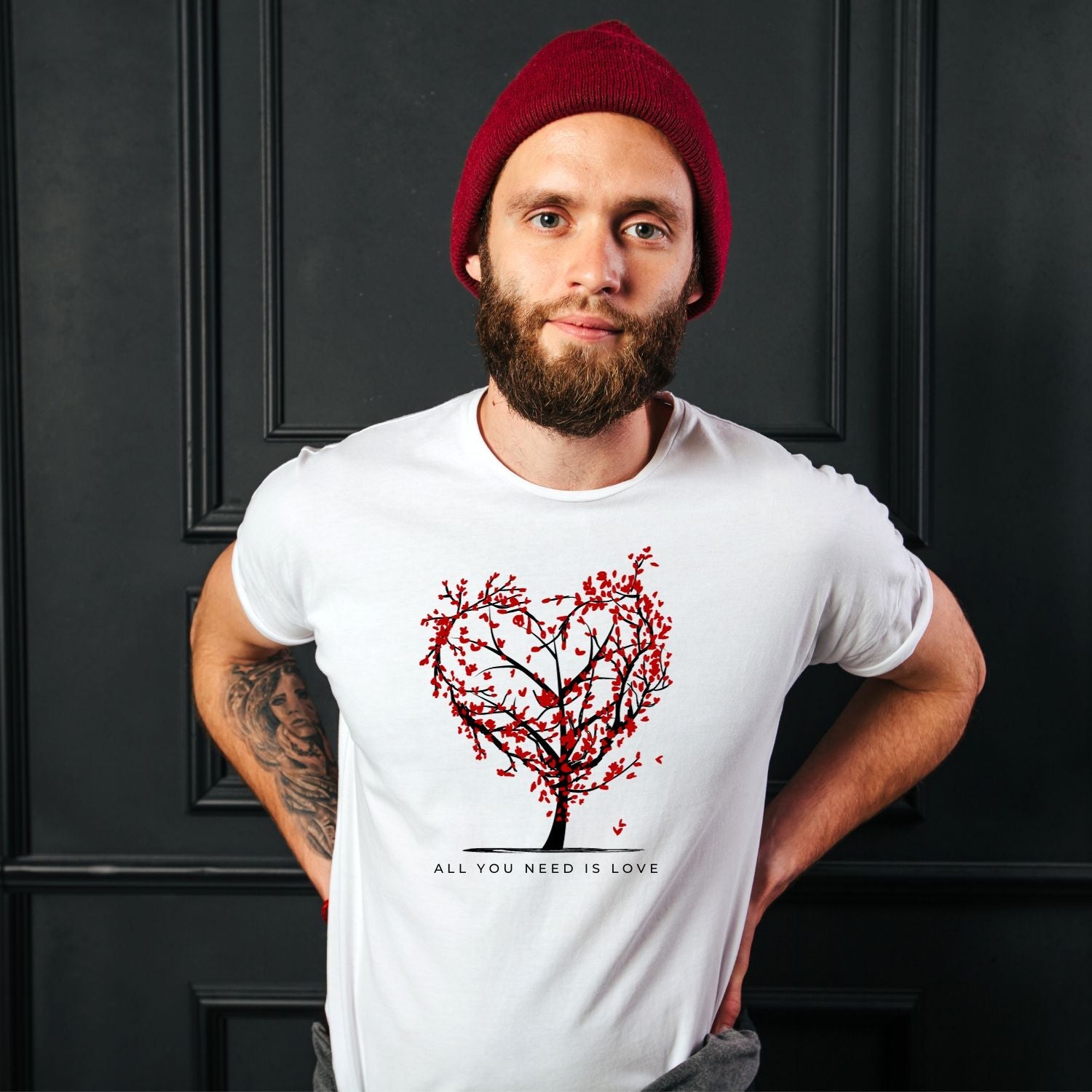 Tricou "all you need is love" - Cadouri Personalizate